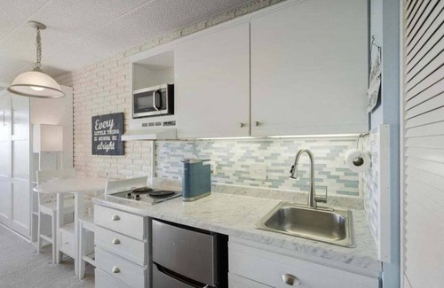 Conway Condominio | Crooked Lake Waterfront Condo | Sleeps 2