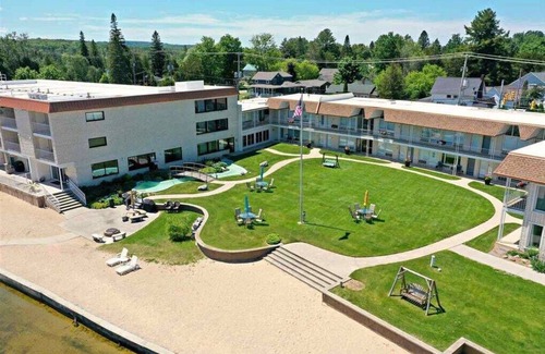Conway Condominio | Crooked Lake Waterfront Condo | Sleeps 2