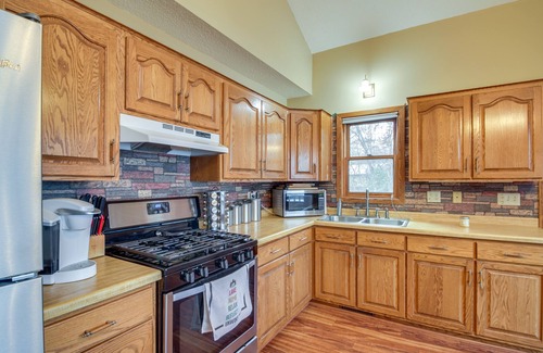 Crosslake Cabaña | Cross Lake Retreat w/ Dock, Deck & Paddleboards!