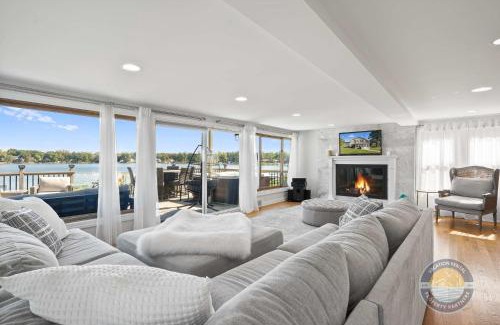 Salem Lakes Casa | Cross Lake Retreat with Hot Tub & Stunning Views