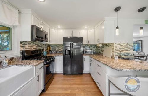 Salem Lakes Casa | Cross Lake Retreat with Hot Tub & Stunning Views