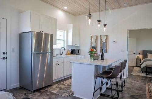 Fredericksburg Cabaña | Cross Mountain Cottages 3 | Cozy Porch & Pavilion