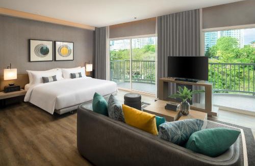 Pratumnak Hill Hotel | Cross Pattaya Pratamnak