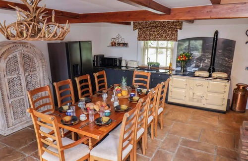 Briggswath Cabaña | CROSSBUTTS FARMHOUSE, pet friendly, with hot tub in Whitby