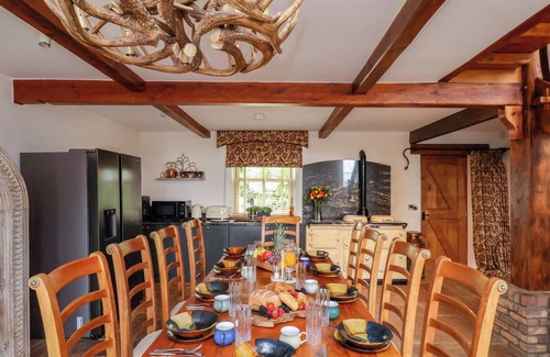 Briggswath Cabaña | CROSSBUTTS FARMHOUSE, pet friendly, with hot tub in Whitby