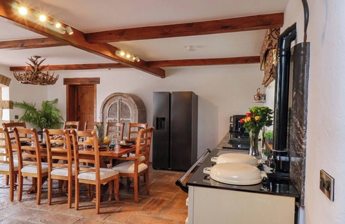 Briggswath Cabaña | CROSSBUTTS FARMHOUSE, pet friendly, with hot tub in Whitby