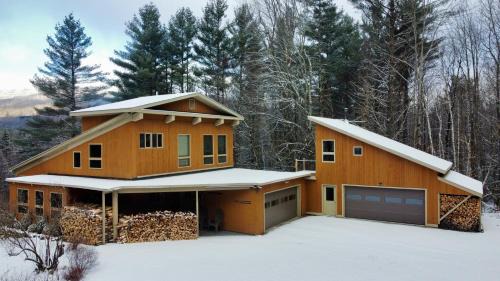 Waterbury Casa | Crossett Hill Lodge