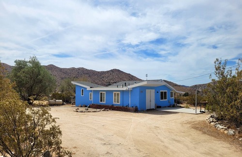 Morongo Valley Casa | Crossroads - Private and 5 Quiet Acres. 25 Mins to Joshua Tree & Palm Springs