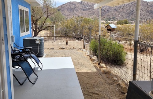 Morongo Valley Casa | Crossroads - Private and 5 Quiet Acres. 25 Mins to Joshua Tree & Palm Springs
