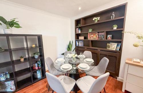 Crouch End Apartamento | Crouch End NEW 4 Bed 3 Bath Home with Balcony and FREE Parking near Alexandra Palace , Highgate