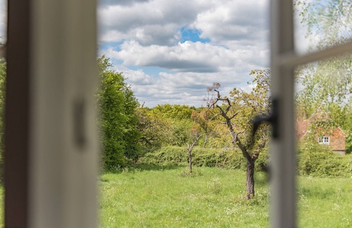 Faversham Cabaña | Crow Cottage by Bloom Stays - sleeps 2 guests in 1 bedroom