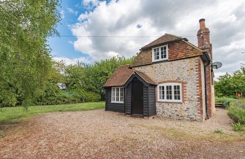 Faversham Cabaña | Crow Cottage by Bloom Stays - sleeps 2 guests in 1 bedroom