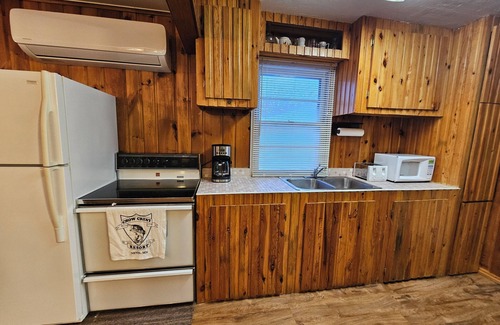 Nevis Cabina | Crow Crest Lodge Resort #10 Northern Adventure, Stunning Sunsets, Family Getaway