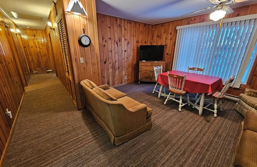 Nevis Cabina | Crow Crest Lodge Resort #10 Northern Adventure, Stunning Sunsets, Family Getaway