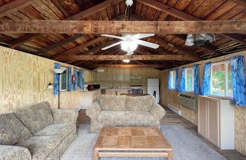Capon Bridge Cabina | Crow's Nest Cabin at Buffalo Gap Retreat - a Pet-Friendly Destination!