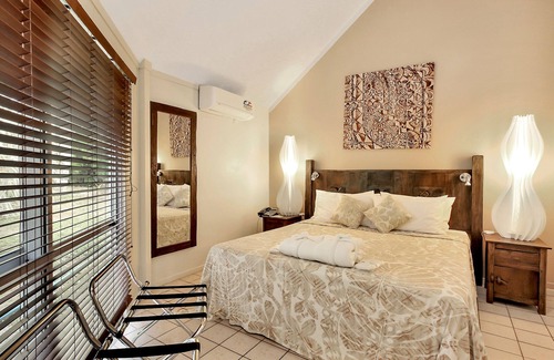Arorangi Hotel | Crown Beach Resort & Spa