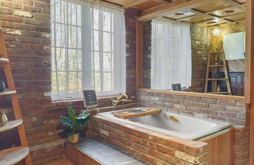 Seymour Casa | Crown Carriage House