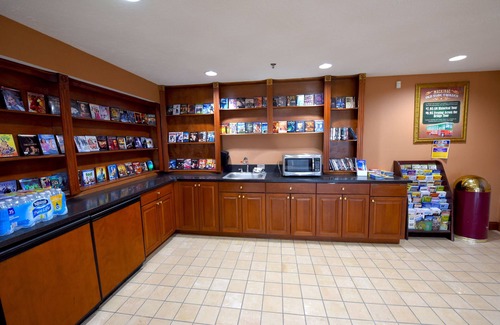Mackinaw City Hotel | Crown Choice Inn & Suites Lakeview & Waterpark