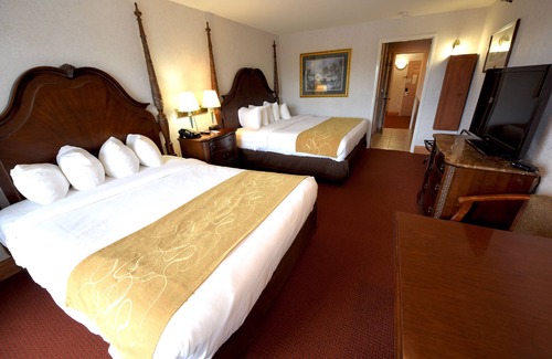 Mackinaw City Hotel | Crown Choice Inn & Suites Lakeview & Waterpark