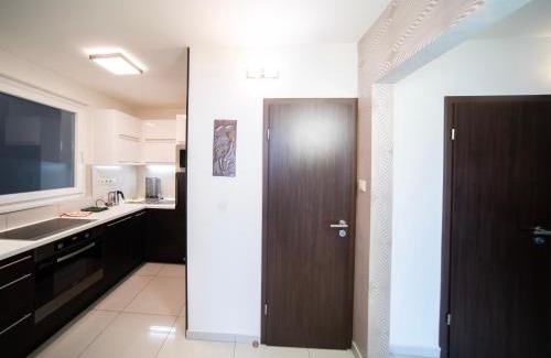 Obuda Apartamento | Crown & Comfort - 4 ppl, Wi-Fi, TV, AC
