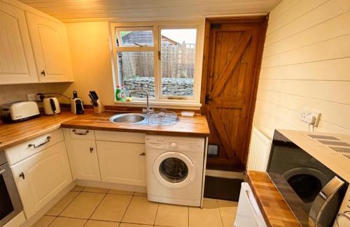 Stroud Casa | Crown Cottage by MaisonPro