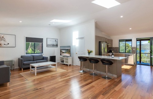 Tarbuck Bay Casa | Crown Cottage - close to Seal Rocks