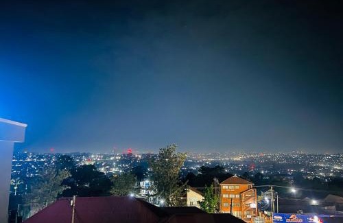 Kampala Apartamento | Crown Elegance Suites