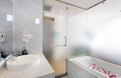 Tran Phu Beach Hotel | Crown Hotel Nha Trang