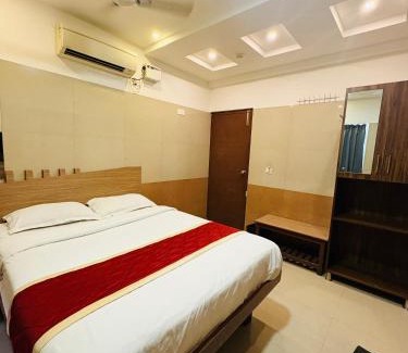 Bangalore City Center Hotel | Crown Inn