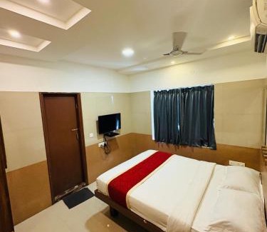 Bangalore City Center Hotel | Crown Inn