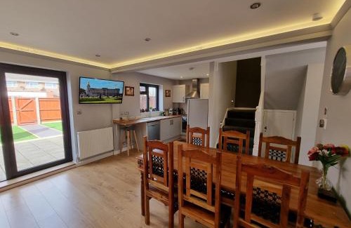 George Green Casa | Crown Meadow - 4 Bedroom House - Heathrow - ExcellentStays