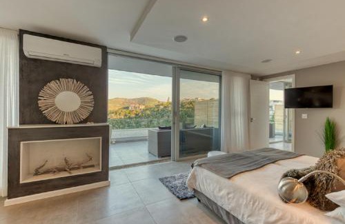 Knysna Hotel | Crown on the Heads