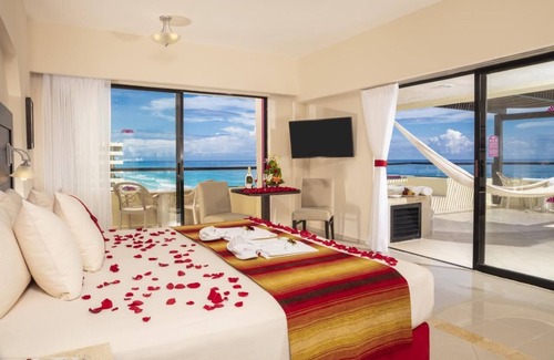 Zona Hotelera Complejo | Crown Paradise Club Cancun All Inclusive