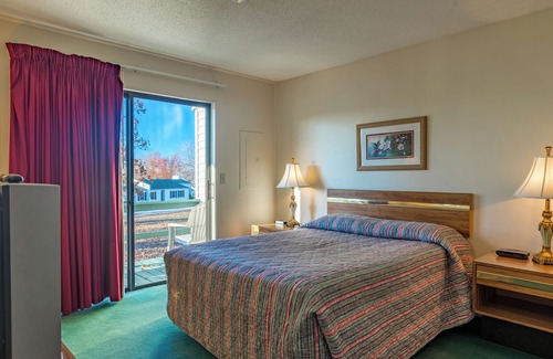 Lake Tansi Condominio | Crown Resorts Lake Tansi East 2 Bedroom, 1 Bathroom Condo w/ 2 Queen Beds