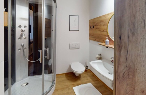 Dornbirn Apartamento | Crown Studio Dornbirn - Terrasse - Parkplatz