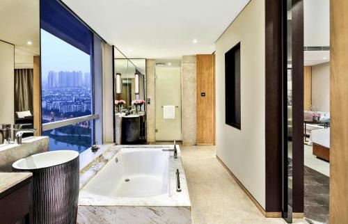 Wenjiang Hotel | Crowne Plaza Chengdu Wenjiang by IHG