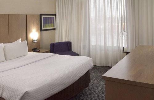 Middleburg Heights Hotel | Crowne Plaza Cleveland Airport by IHG