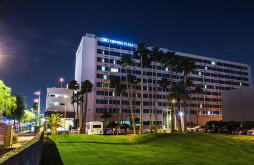 Phoenix Hotel | Crowne Plaza Phoenix Airport - PHX by IHG
