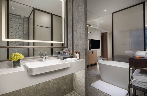 Downtown Shanghai Hotel | Crowne Plaza Shanghai Nanjing Road by IHG
