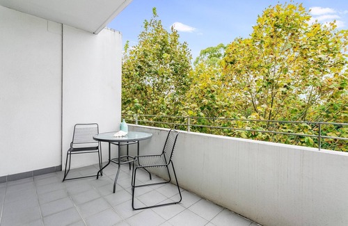 St. Leonards Apartamento | Crows Nest - CLA26 - Clarke Street - Stylish Crows Nest Apartment with Balcony Overlooking Park
