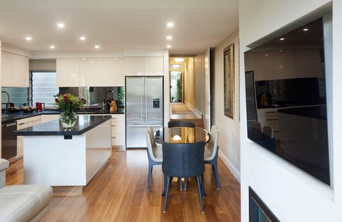 Crows Nest Casa | Crows Nest - ER125 - Ernest Street - Stylish 3BR Home with Garden Garage Steps from Crows Nest Dining