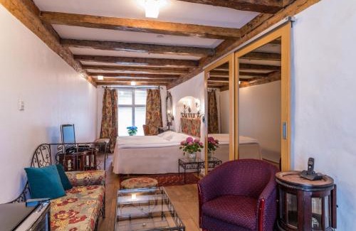 Old Town Hotel | CRU Hotel
