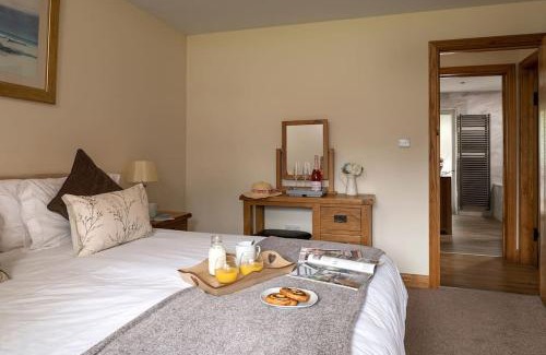 Eglwysbach Casa | CRUCK BARN - Beautiful Renovated Barn within the Countryside