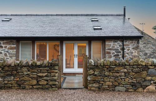 Eglwysbach Casa | CRUCK BARN - Beautiful Renovated Barn within the Countryside