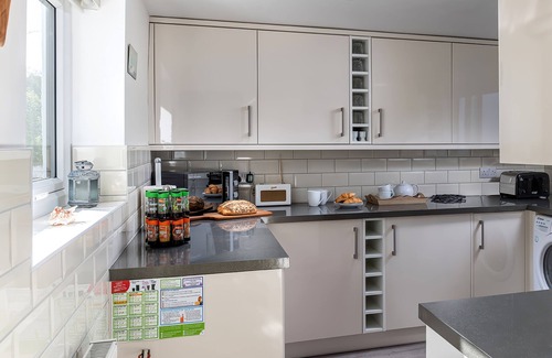 Llanfairfechan Cabaña | CRUD Y MOR, pet friendly, country holiday cottage in Llanfairfechan