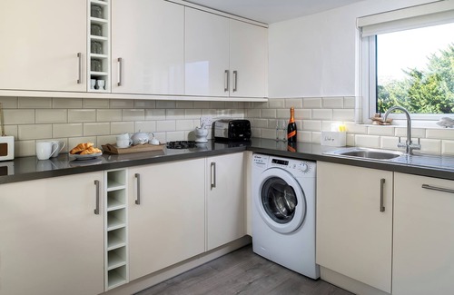 Llanfairfechan Cabaña | CRUD Y MOR, pet friendly, country holiday cottage in Llanfairfechan