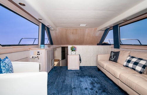 Destin Alquiler De Eote | Cruise, Dine, and Stay aboard The Destin!