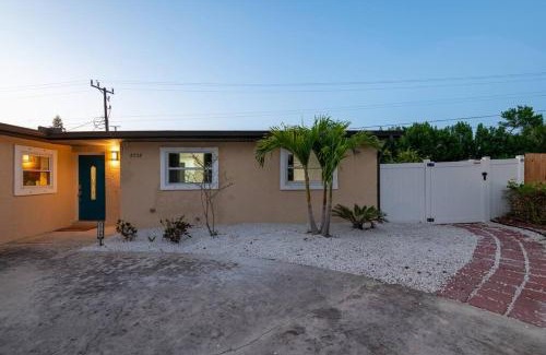 College Green Estates Casa | Cruise-Ready Oasis 15min to Beach & Port Canav & Huge Pool