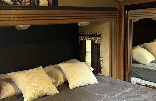 Ashburn Casa | Cruiser Travel Trailer fully hooked up and ready for you to enjoy!
