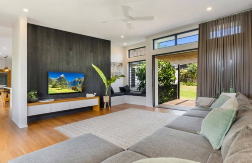 Castaways Beach Casa | Crusoe Court 3 - Tropical Oasis